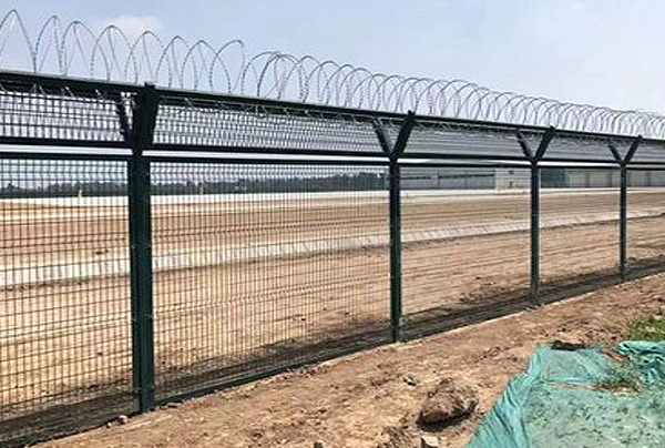 赛图围栏网教您如何合理的选择机场围界?